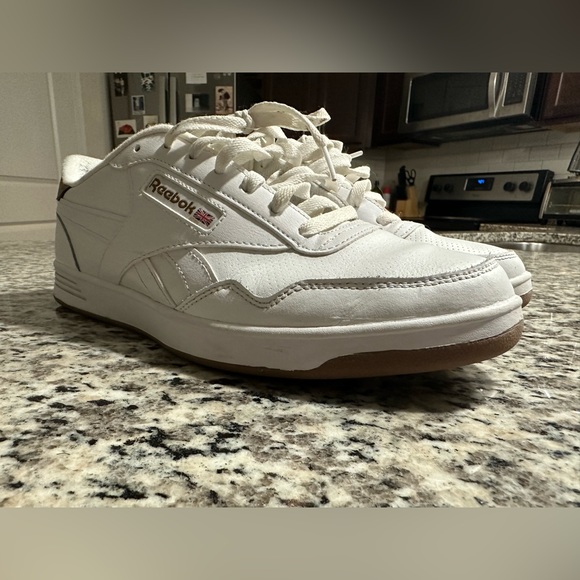 Reebok men’s Club MEMT Sneaker - Picture 2 of 10